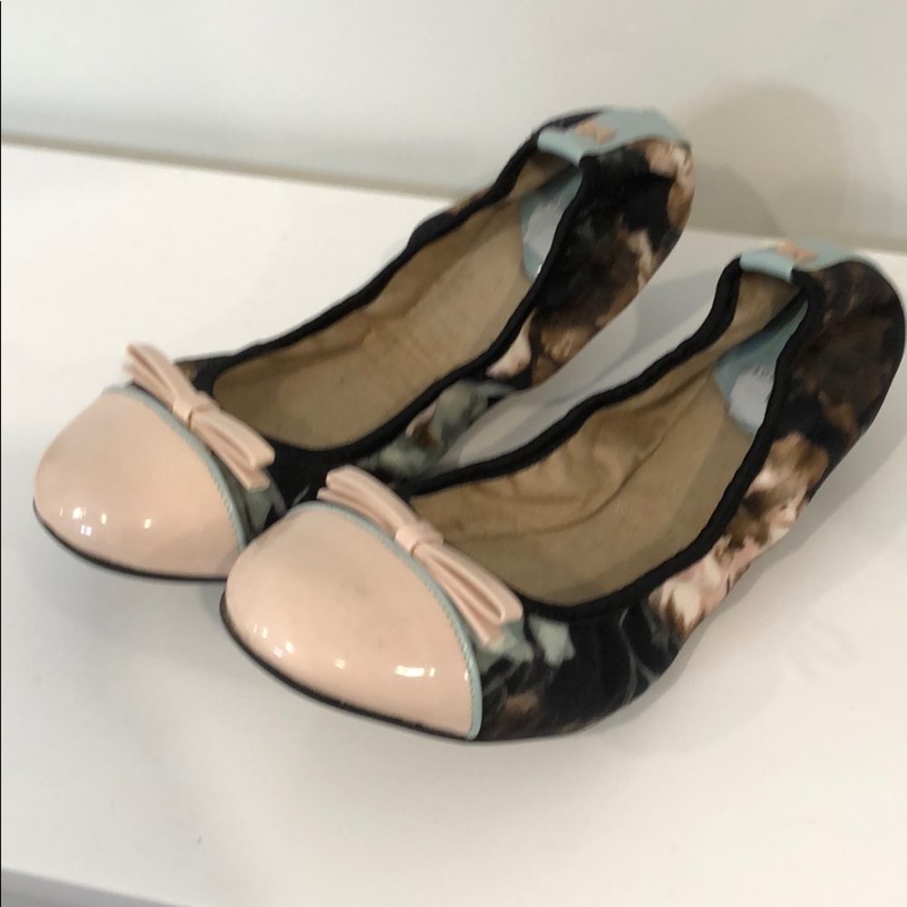 Unique foldable flats -satin floral pattern.